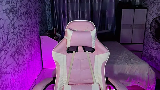 Snapshot of _Lachica_ chatting on 11/10/25, 06:56 Lachica online show from 11/10/25, 06:56