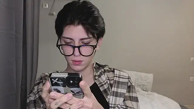 Oliver star boy  online show from 10/27/25, 05:50