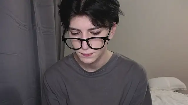 Oliver star boy  online show from 10/28/25, 05:15