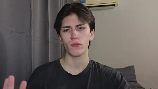 Oliver star boy  online show from 11/10/25, 04:17