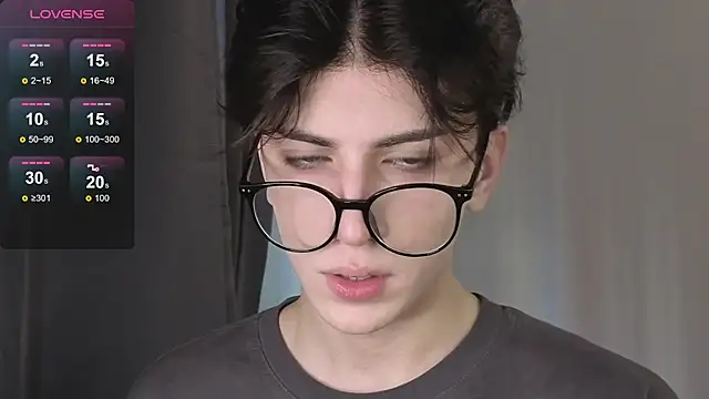 Oliver star boy  online show from 11/29/25, 12:19