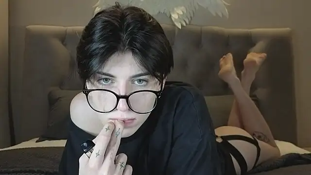 Snapshot of Oliver_star_boy_ chatting on 01/06/26, 03:32 Oliver star boy online show from 01/06/26, 03:32