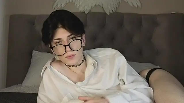 Snapshot of Oliver_star_boy_ chatting on 01/08/26, 08:27 Oliver star boy online show from 01/08/26, 08:27