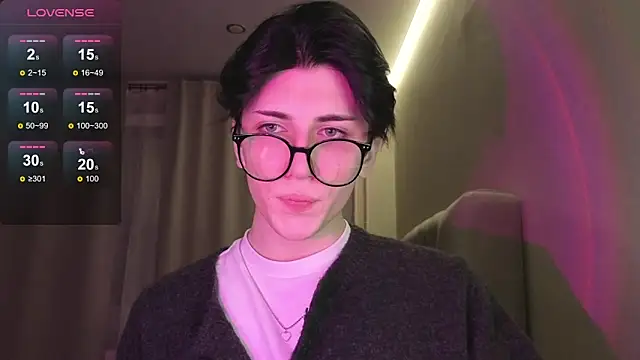 Snapshot of Oliver_star_boy_ chatting on 02/03/26, 10:59 Oliver star boy online show from 02/03/26, 10:59