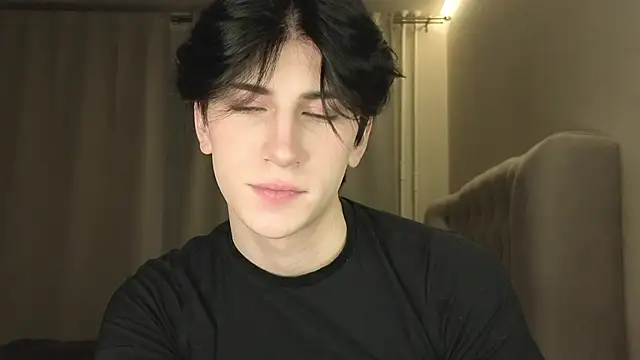 Snapshot of Oliver_star_boy_ chatting on 03/02/26, 12:24 Oliver star boy online show from 03/02/26, 12:24