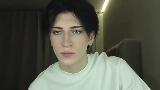 Snapshot of Oliver_star_boy_ chatting on 03/10/26, 09:42 Oliver star boy online show from 03/10/26, 09:42