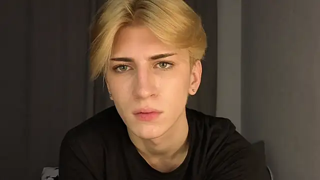 Snapshot of Oliver_star_boy_ chatting on 05/05/26, 06:27 Oliver star boy online show from 05/05/26, 06:27