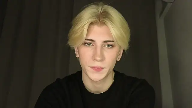 Snapshot of Oliver_star_boy_ chatting on 05/11/26, 05:54 Oliver star boy online show from 05/11/26, 05:54