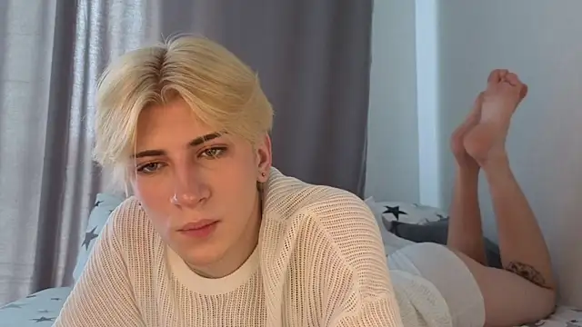 Snapshot of Oliver_star_boy_ chatting on 05/16/26, 08:44 Oliver star boy online show from 05/16/26, 08:44