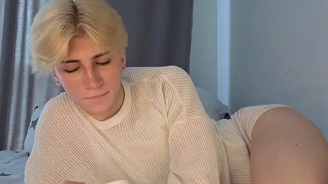 Snapshot of Oliver_star_boy_ chatting on 05/16/26, 10:36 Oliver star boy online show from 05/16/26, 10:36
