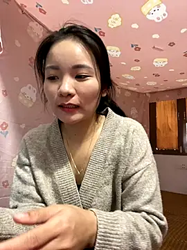 Bee Yellow00 online show from 11/23/25, 02:22