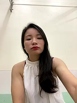 Bee Yellow00 online show from 11/26/25, 04:35