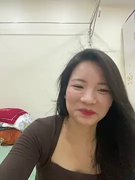 Bee Yellow00 online show from 05/07/26, 04:29