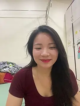 Bee Yellow00 online show from 05/08/26, 04:40