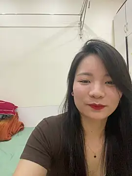 Bee Yellow00 online show from 05/09/26, 04:39