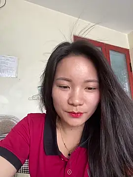 Bee Yellow00 online show from 06/12/26, 02:32