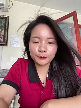 Bee Yellow00 online show from 06/15/26, 02:25