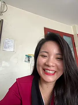 Bee Yellow00 online show from 06/16/26, 01:52