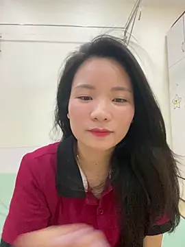 Bee Yellow00 online show from 06/19/26, 07:34