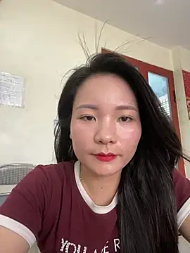 Bee Yellow00 online show from 06/20/26, 04:26