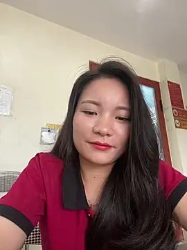 Bee Yellow00 online show from 06/22/26, 04:42
