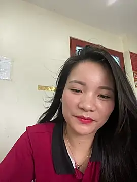Bee Yellow00 online show from 06/30/26, 04:24