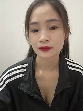 Snapshot of Pig_pig11 chatting on 11/12/25, 11:25 Pig pig11 online show from 11/12/25, 11:25