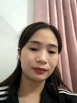 Snapshot of Pig_pig11 chatting on 11/14/25, 06:39 Pig pig11 online show from 11/14/25, 06:39