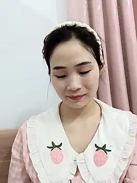 Snapshot of Pig_pig11 chatting on 12/03/25, 12:47 Pig pig11 online show from 12/03/25, 12:47