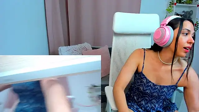 Snapshot of VenusIsLove_ chatting on 06/10/26, 11:35 VenusIsLove online show from 06/10/26, 11:35