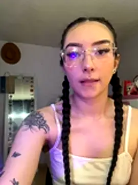 Snapshot of soffia_candy_ chatting on 10/27/25, 02:43 soffia candy  online show from 10/27/25, 02:43