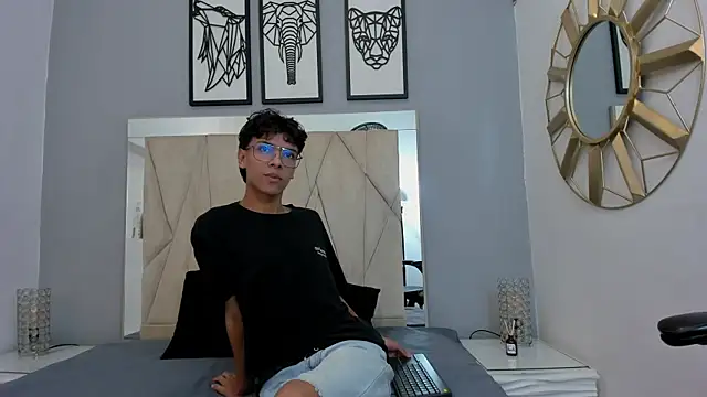 Snapshot of adams_bobby chatting on 11/23/25, 11:32 adams bobby online show from 11/23/25, 11:32