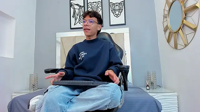 Snapshot of adams_bobby chatting on 11/25/25, 11:21 adams bobby online show from 11/25/25, 11:21