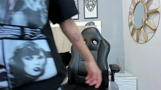 Snapshot of adams_bobby chatting on 11/28/25, 11:24 adams bobby online show from 11/28/25, 11:24