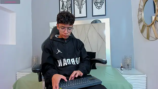 Snapshot of adams_bobby chatting on 11/30/25, 11:25 adams bobby online show from 11/30/25, 11:25