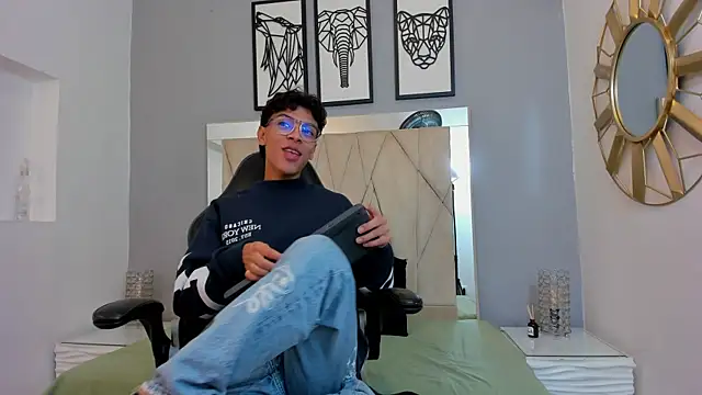 Snapshot of adams_bobby chatting on 12/01/25, 11:37 adams bobby online show from 12/01/25, 11:37