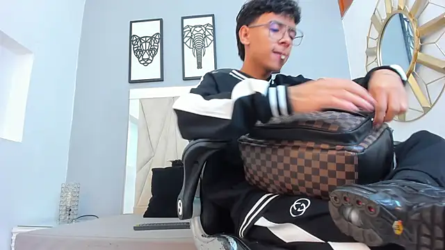 adams bobby online show from 04/26/26, 10:57