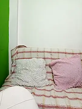 Snapshot of valilu_rosse27 chatting on 02/21/26, 12:44 valilu rosse27 online show from 02/21/26, 12:44