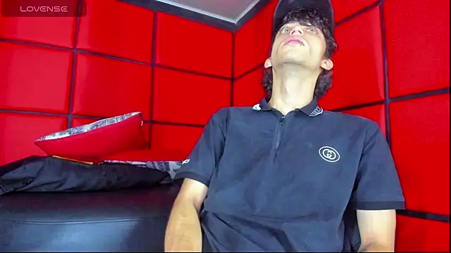 Snapshot of Khalid16_ chatting on 10/29/25, 02:19 Khalid16  online show from 10/29/25, 02:19