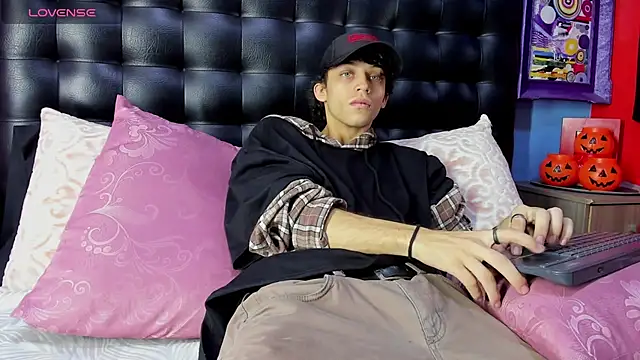 Snapshot of Khalid16_ chatting on 11/03/25, 01:34 Khalid16 online show from 11/03/25, 01:34