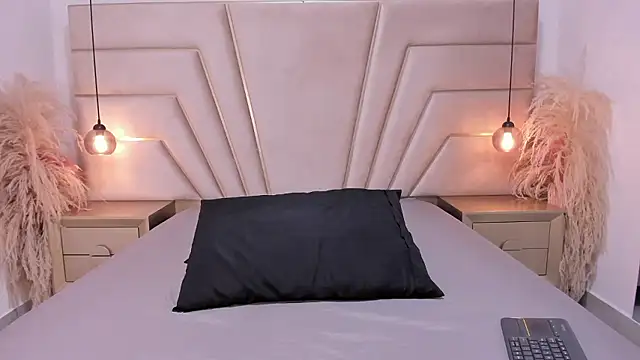 MaroxCute online show from 12/18/25, 11:49