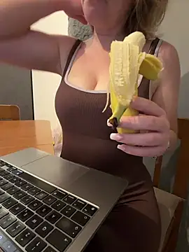 Kimmeow online show from 04/27/26, 04:49