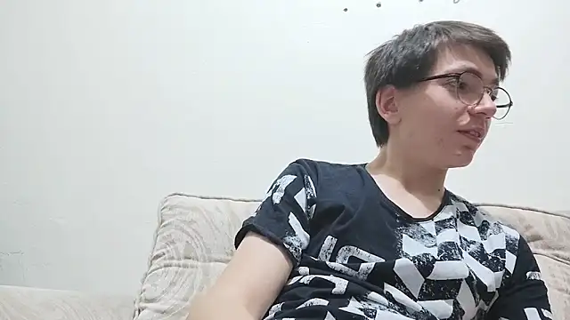 Snapshot of minikkdunyam chatting on 11/08/25, 03:45 minikkdunyam online show from 11/08/25, 03:45