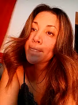 Snapshot of dulcessecretos chatting on 12/04/25, 11:35 dulcessecretos online show from 12/04/25, 11:35