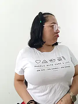 Caroline-17 online show from 11/13/25, 06:07