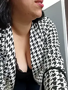 Caroline-17 online show from 12/01/25, 03:50