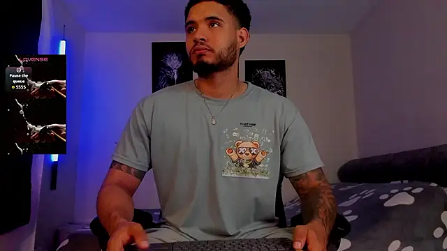 AUSTINN TORRES online show from 02/02/26, 01:04