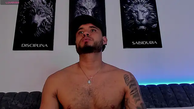Snapshot of AUSTINN_TORRES chatting on 05/28/26, 04:21 AUSTINN TORRES online show from 05/28/26, 04:21