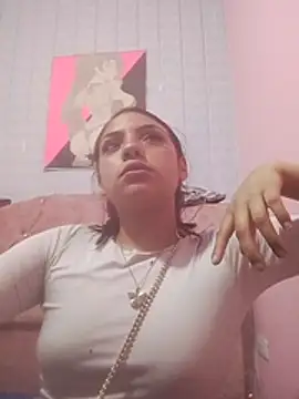 Victoria Alvarez online show from 11/19/25, 01:05