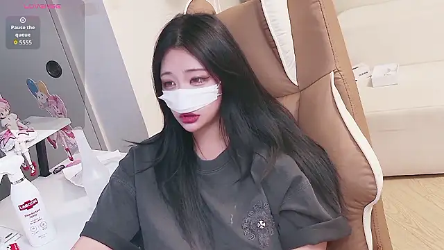 Milk Sola online show from 06/19/26, 03:38